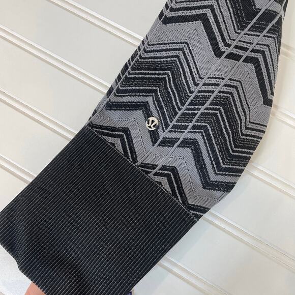 Lululemon Ebb To Street Tight Black Cropped Mid Rise Leggings Size 6 - Picture 4 of 6